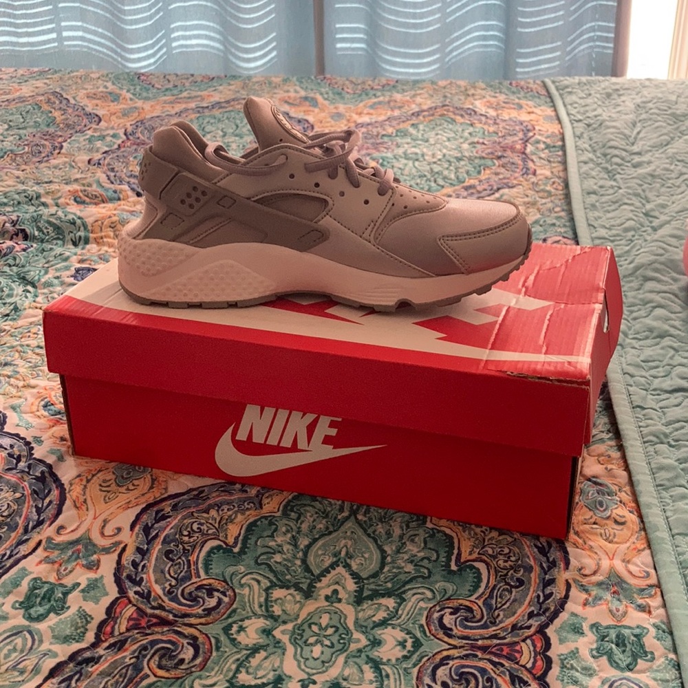 Silver Nike huaraches